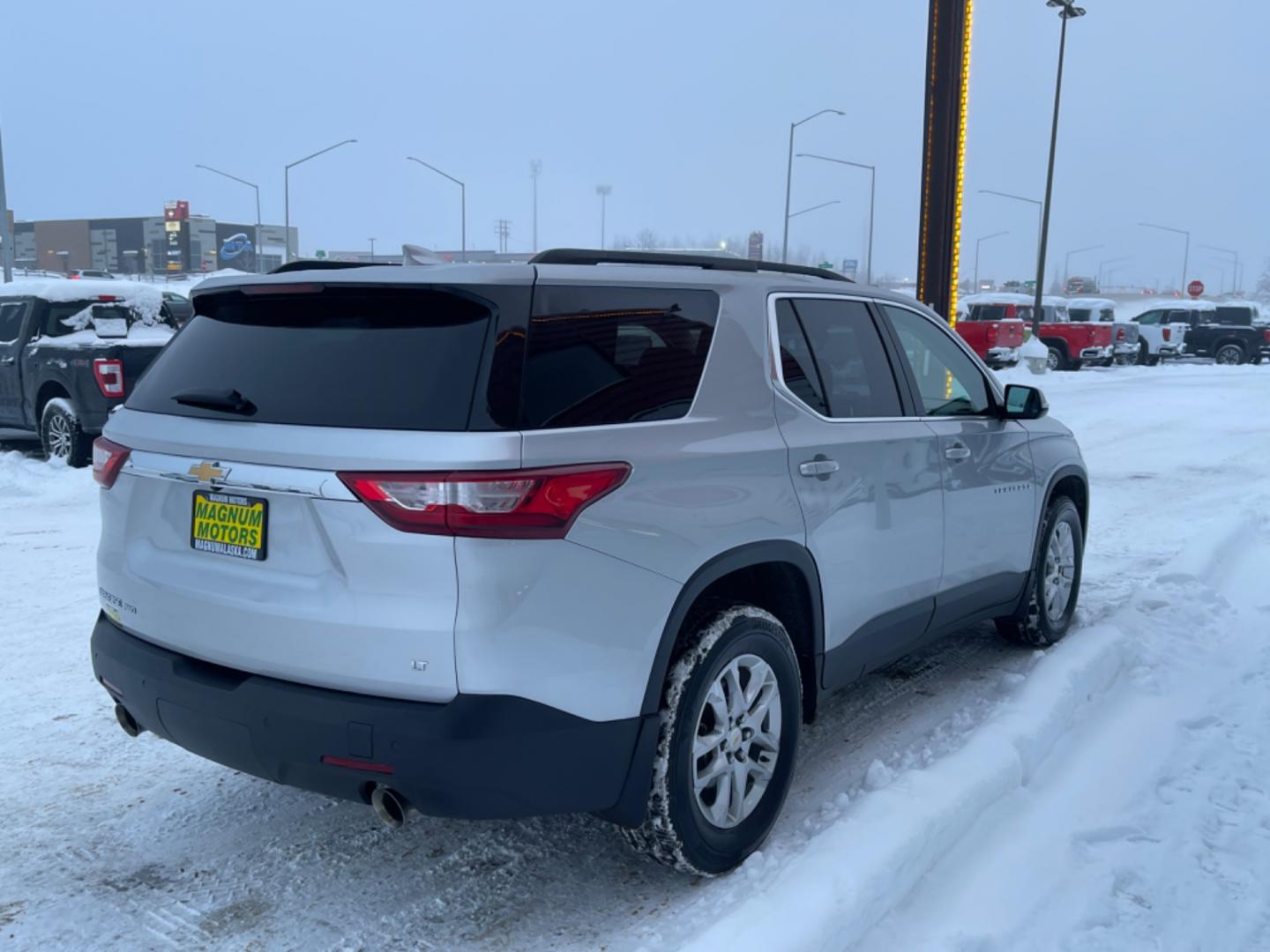 2019 Silver /charcoal cloth Chevrolet Traverse LT Cloth AWD (1GNEVGKW4KJ) with an 3.6L V6 DOHC 24V engine, 9A transmission, located at 1960 Industrial Drive, Wasilla, 99654, (907) 274-2277, 61.573475, -149.400146 - Photo#4